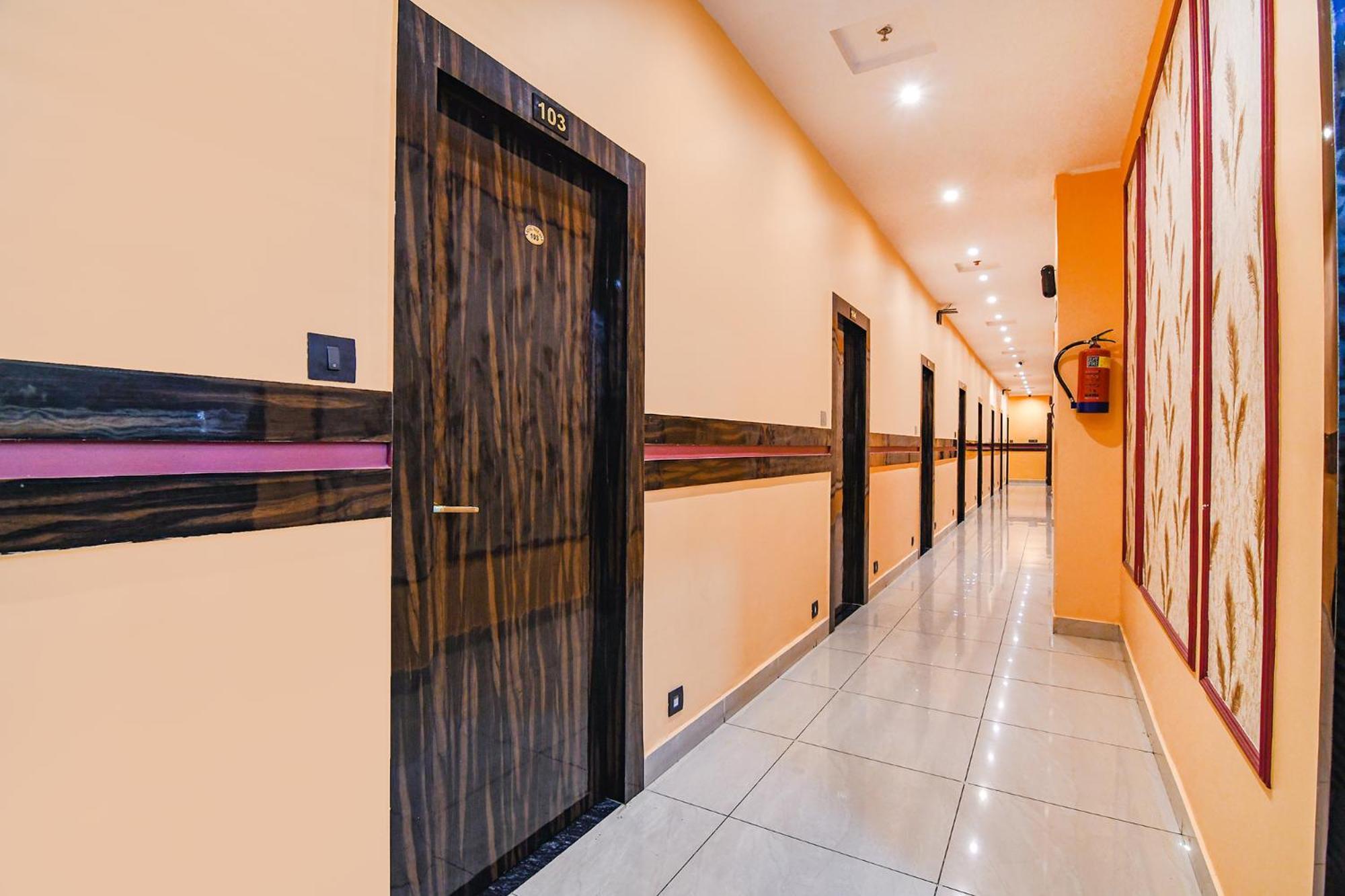 כלכותה Fabhotel Royal Park Inn - Nr Eden Garden Stadium מראה חיצוני תמונה